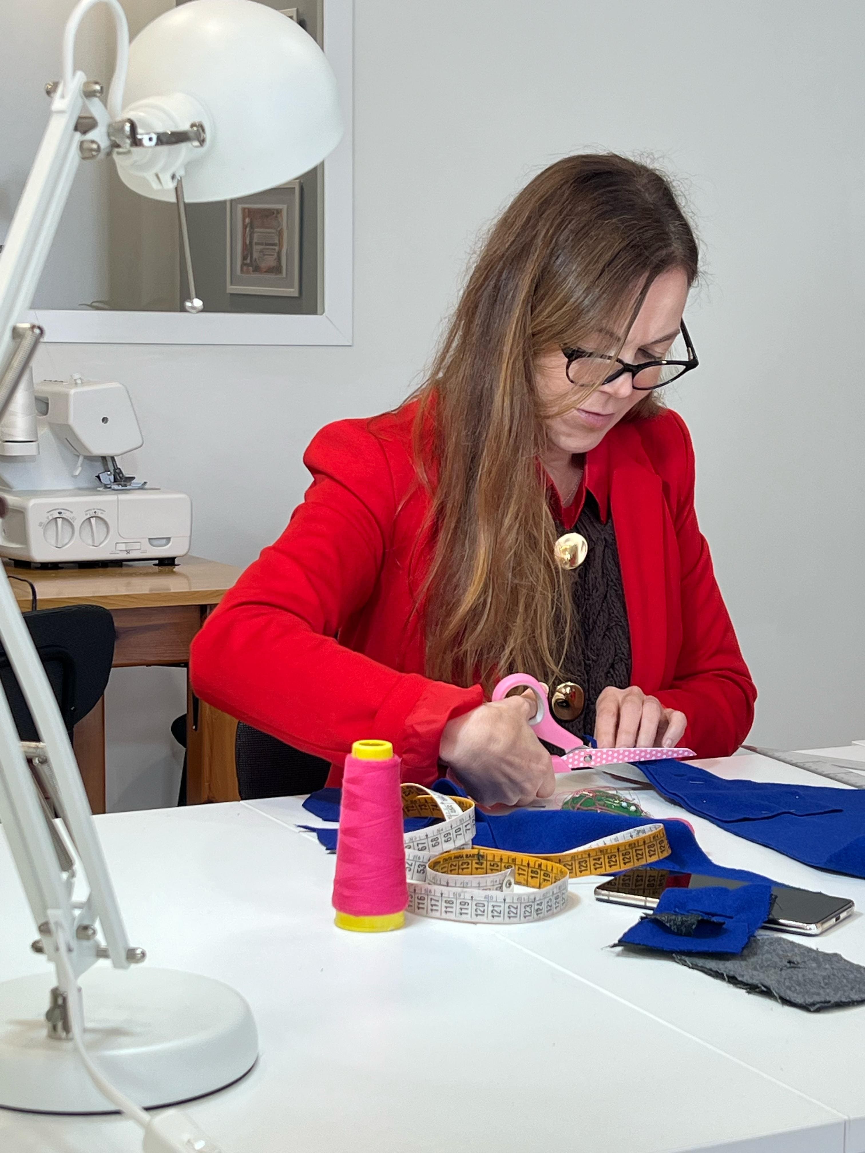 Patrona, corta y confecciona prendas